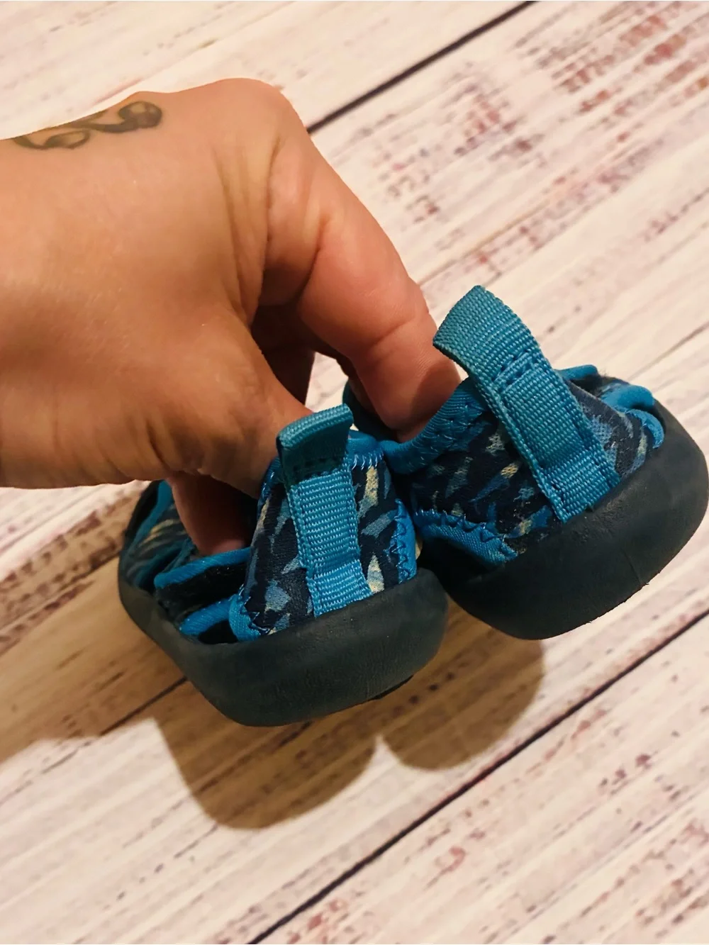 OshKosh B'gosh Blue Patterned Kids Water Shoes with Hook-and-Loop Strap